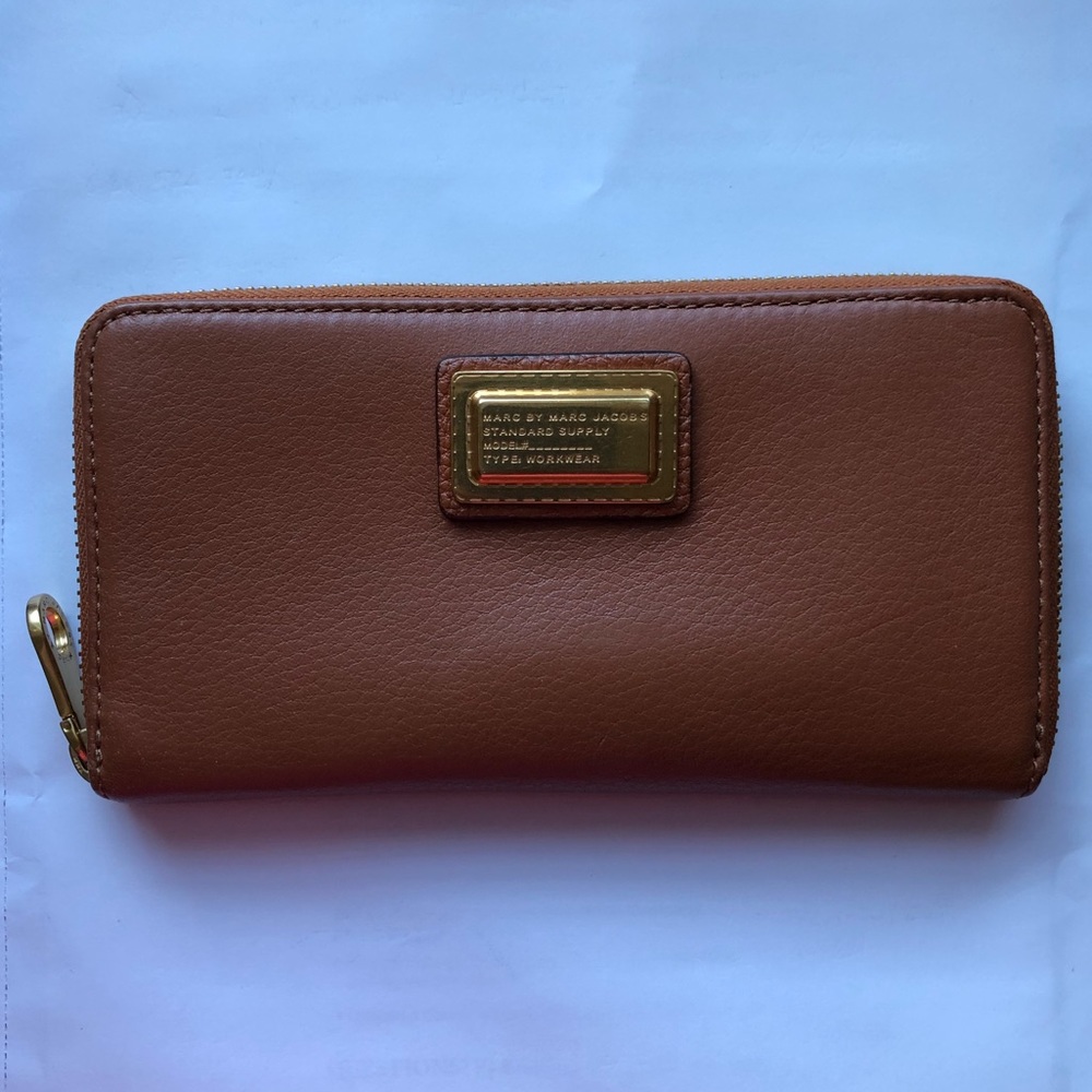 Marc Jacobs zip around wallet